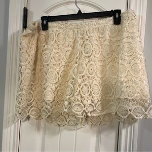 Free to Luv cream lace short size 3X